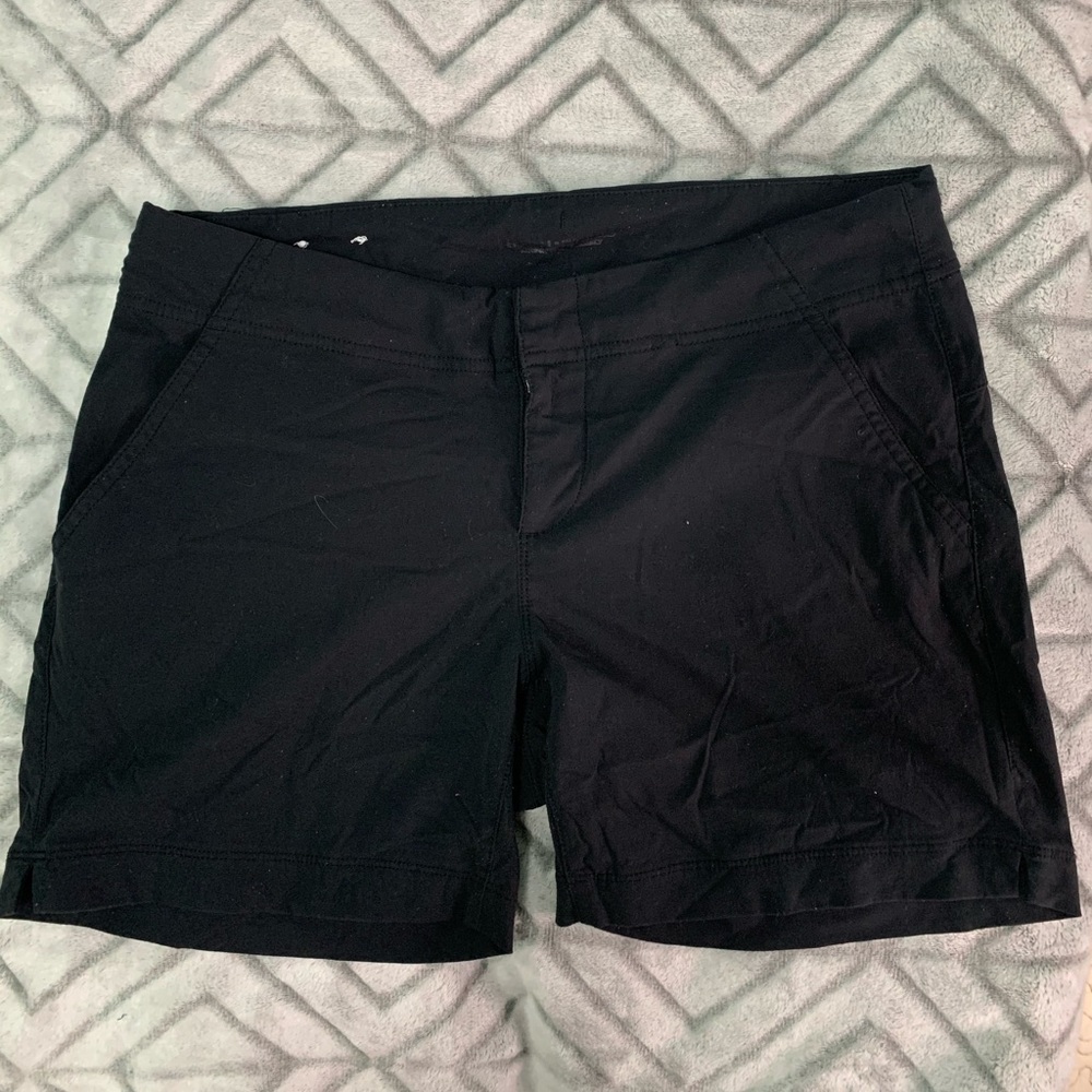 Columbia black fishing shorts size 6